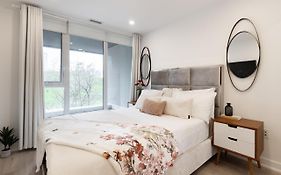 Chic 2 Bedroom 2.5 Bath Downtown Toronto